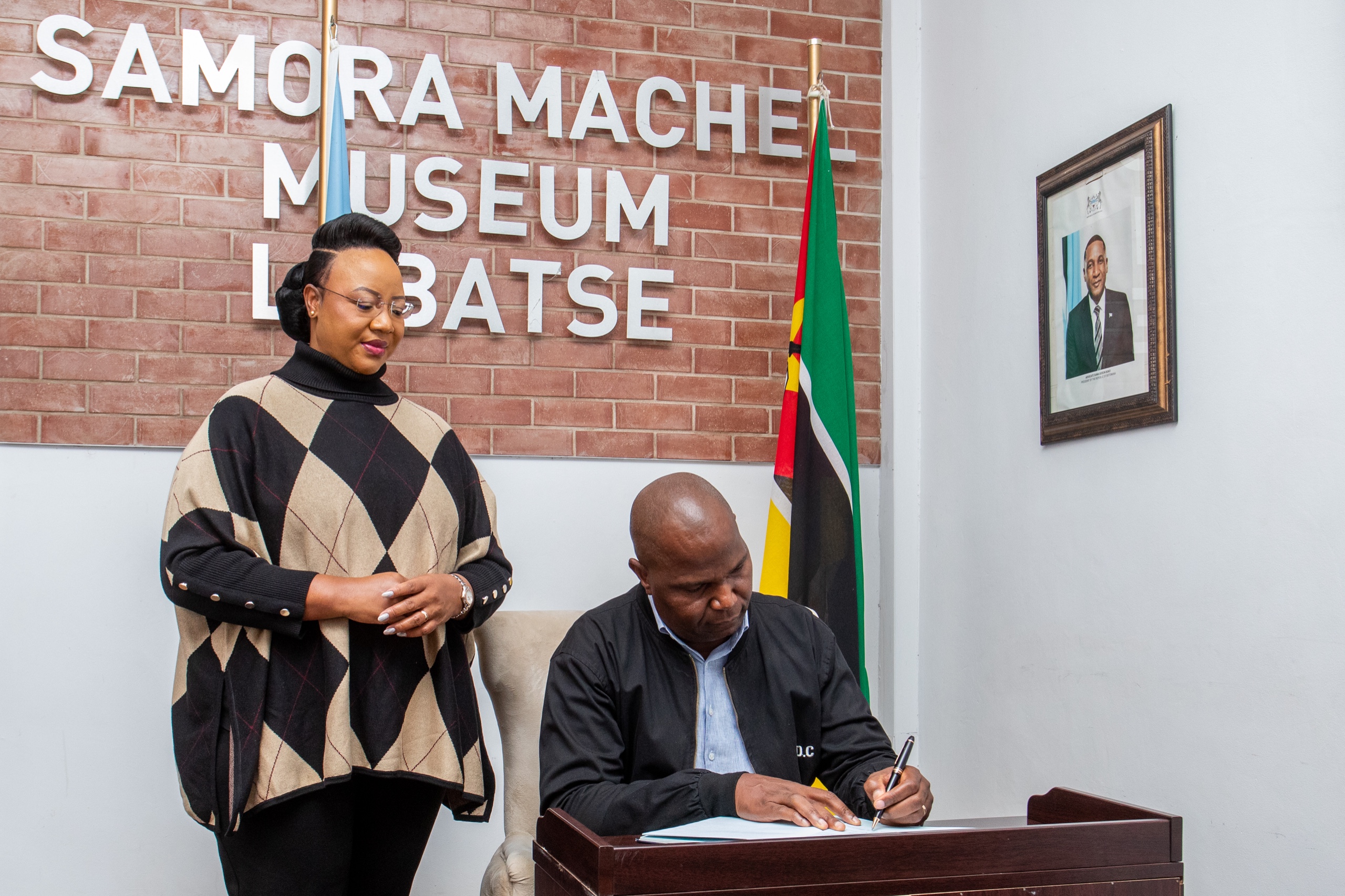 Presidente Chapo destaca papel do Botswana na história da libertação de Moçambique