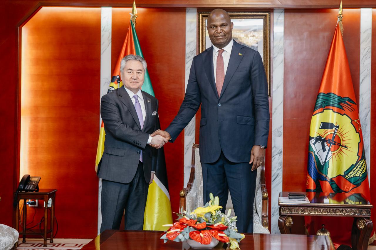 PR Daniel Chapo recebe CEOs da Sasol, Varun Beverages e Philip Morris