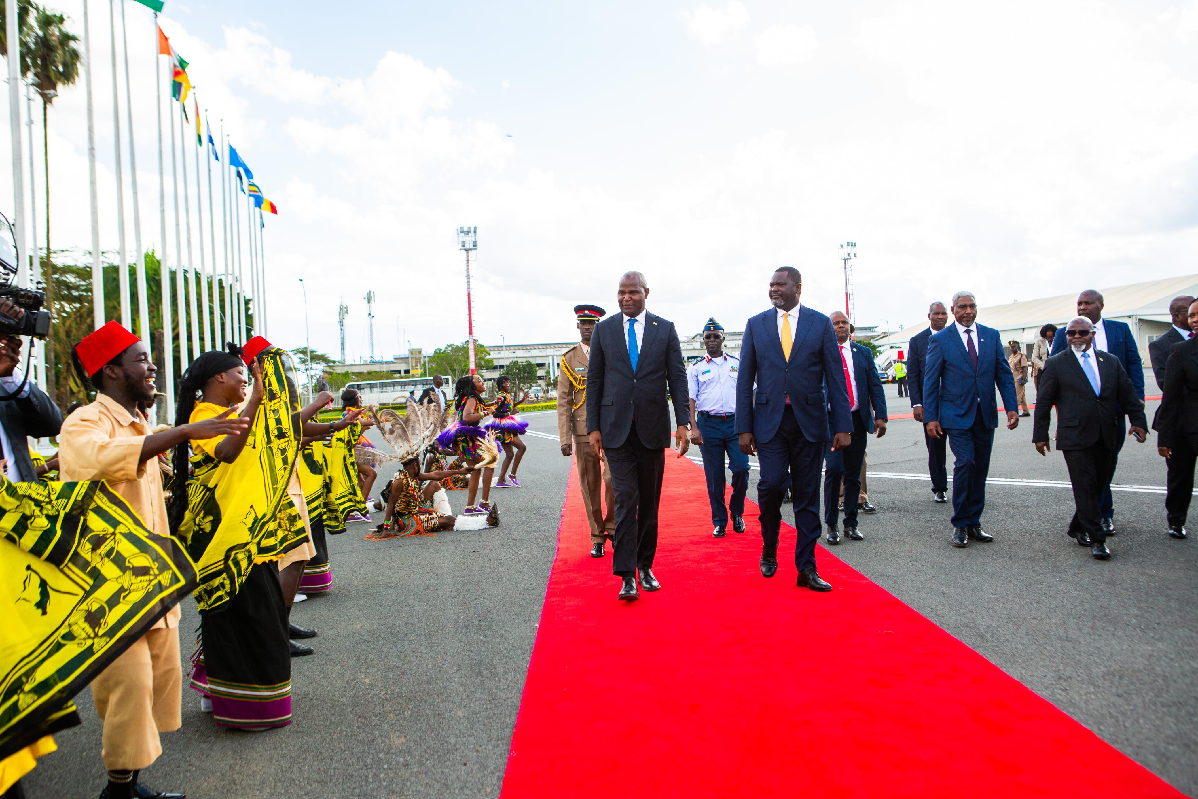 Presidente Daniel Chapo participa na Cimeira França–África em Nairobi