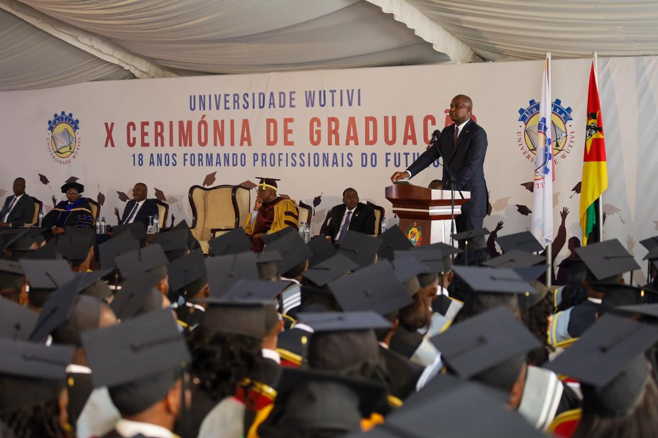 PR Chapo desafia graduados da UniTiva a impulsionar desenvolvimento do País