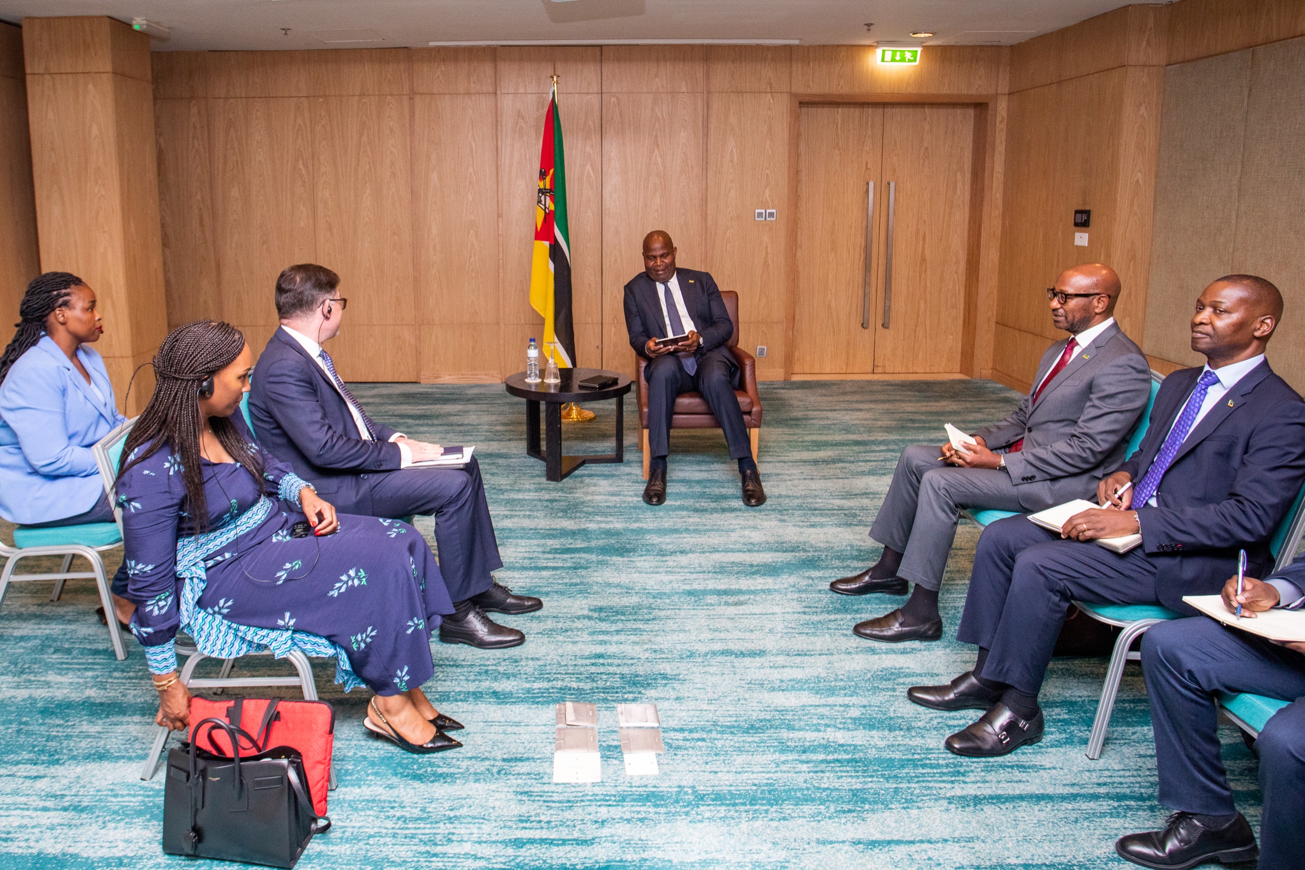 PR Chapo recebe dirigente da Visa e reforça transformação digital e inovação financeira em Moçambique